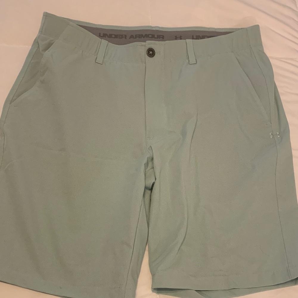 Under Armour Men's Size 36 Light Green Golf Khaki Club Shorts Mesh